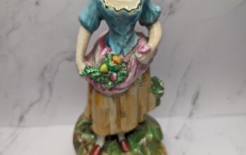 Women with flowers figure