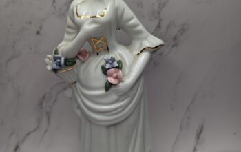 Woman with flowers Porcelain