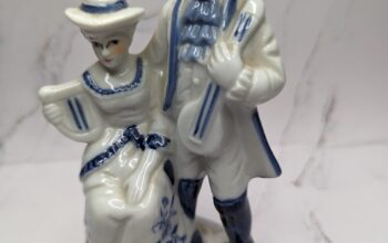 Vintage Blue White Colonial Couple Figurine